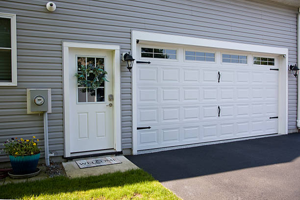 24/7 Emergency Garage Door Panel Replacement experts in Waverly, NE